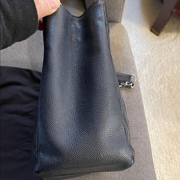 CHANEL Navy Quilted Leather Grand Shopping Tote with Interlocking CC - Picture 7 of 15